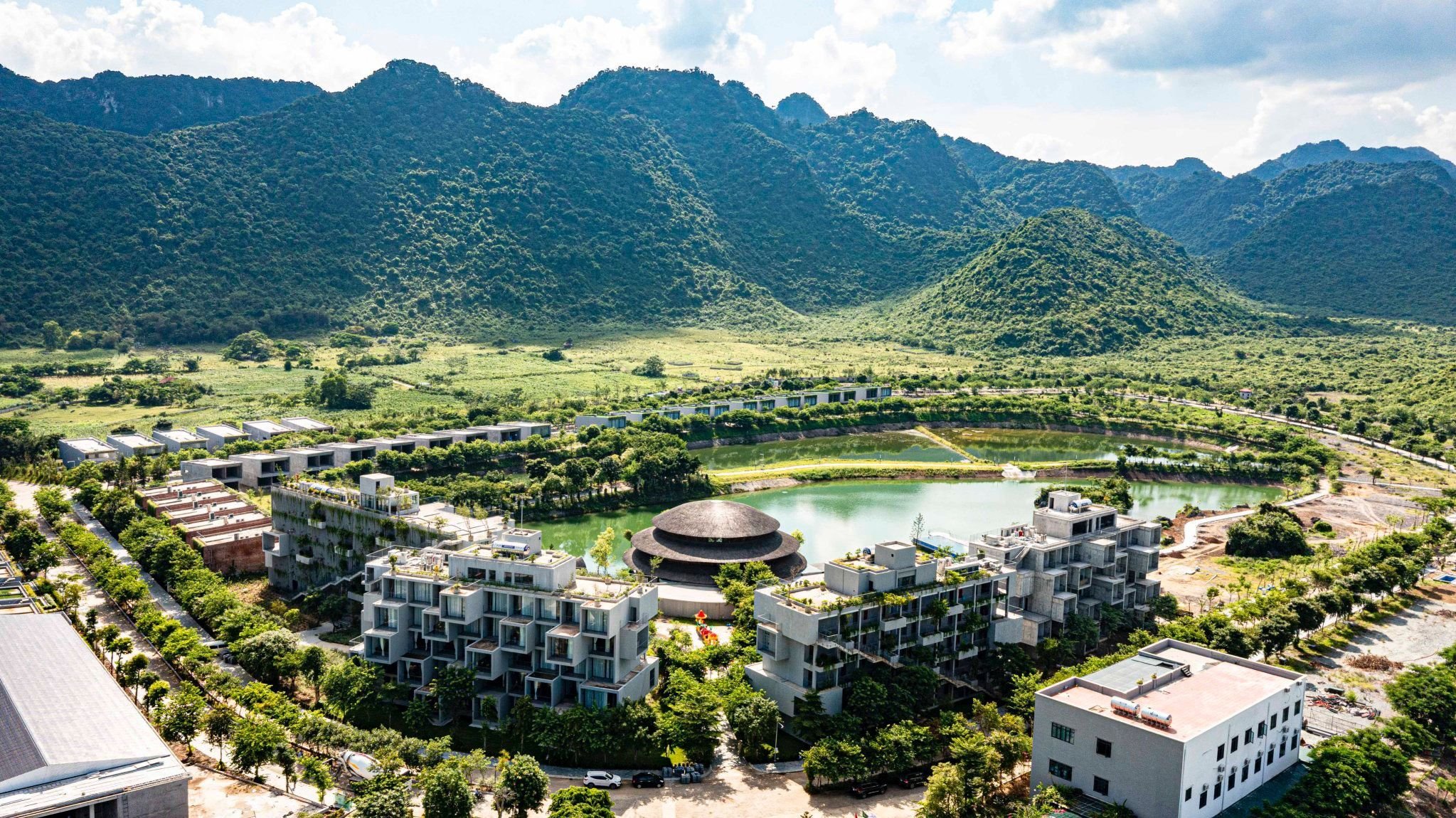 Vedana Ninh Bình - Cảnh quan nghỉ dưỡng resort tiêu chuẩn 5 sao xanh